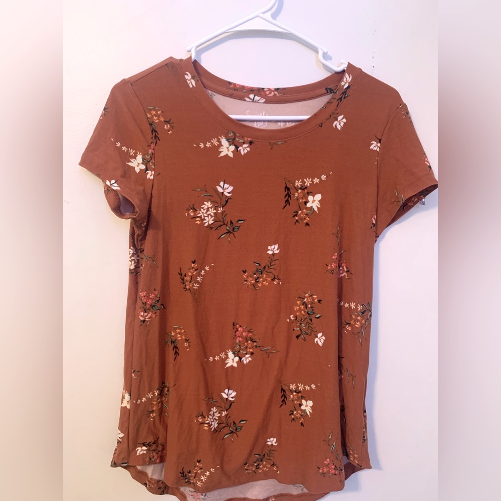 •Sweet Teas by Pink Rose Burnt Orange Top with Flowers Size Small•